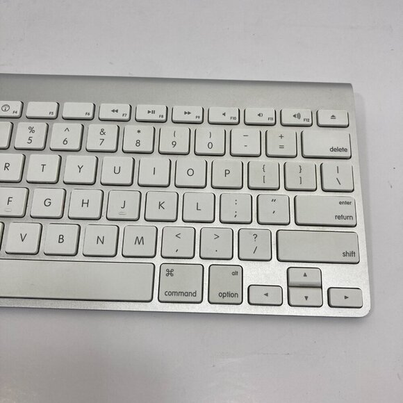 Genuine Apple A1314 Bluetooth Aluminum Keyboard Silver Compact - TESTED - Picture 3 of 8